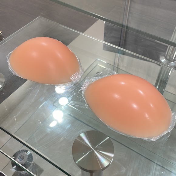 NWT silicone inserts add 2 cups in two sizes for 28” up to 38” A/B invisible bra - Picture 11 of 15